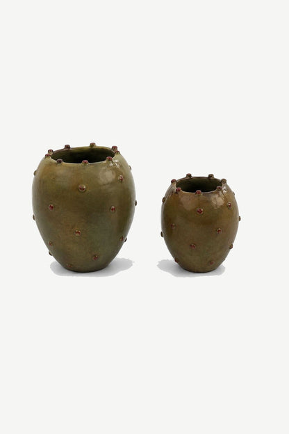 GLOBO hand-forged iron sculpture by Orenzo – close-up detail of the ribbed barrel-cactus texture